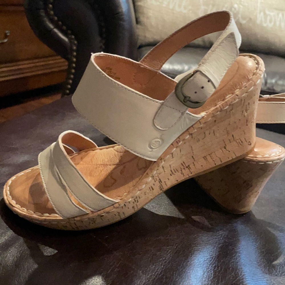 Born sandals